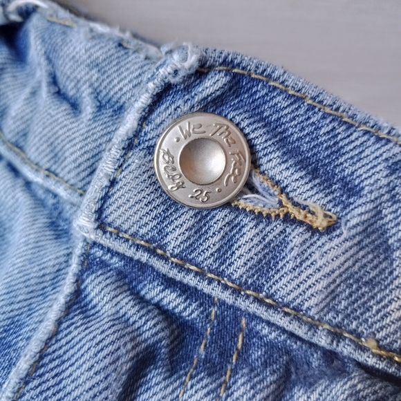 We The Free 28 High Rise Distressed Relaxed Fit Jeans, Sz 30 - Picture 8 of 16